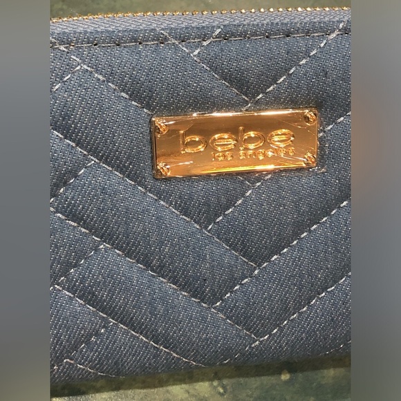 Bebe blue denim quilted puffy zip around wallet wristlet clutch new - Picture 9 of 13